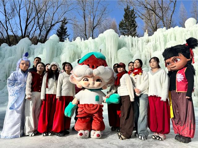 冰雪为媒 文旅赋能 麦积区仙人崖景区第二季“冰雪寻梦”主题活动启幕