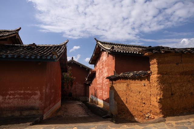 天下彝家第一村——迤沙拉