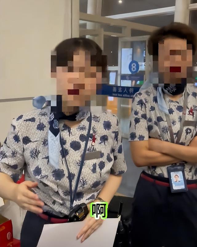外国人坐飞机带火机，男子眼尖马上举报，工作人员处理态度惹争议
