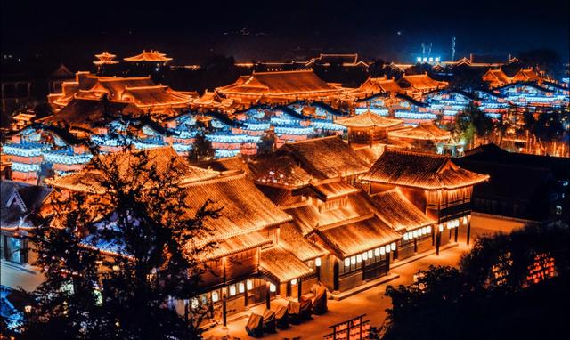 山东又一景区走红，花1.2亿打造“不夜城”，门票免费，非常好玩