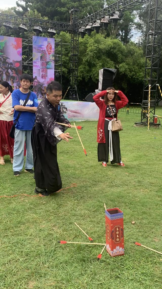 八桂小记误入“仙界”，勇闯良凤江仙侠会，客串“月老”牵红线