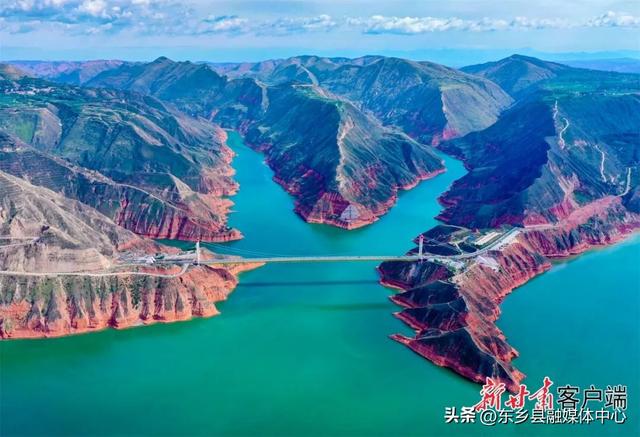 环炳灵湖风情线观光之旅：环湖寻迹，遇见千年丹霞与碧波