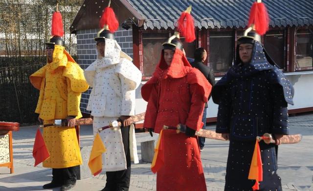 从近期各地旅游现清总兵和副将巡城照，想到阆中古城清蒙将军巡城