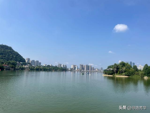 寻觅一小城，不问世事，放下一颗在喧嚣中奔忙的心