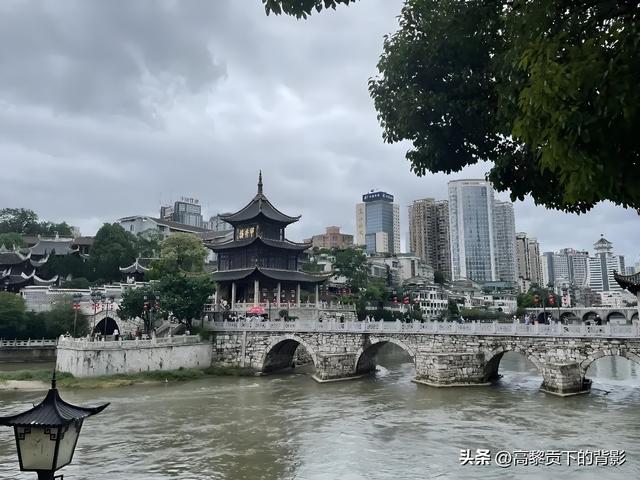 登临甲秀楼：一场穿越四百年的人文之旅