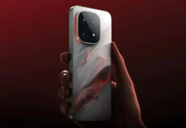 iQOO 15采用自研电竞芯片方案，重载场景帧率表现更稳定