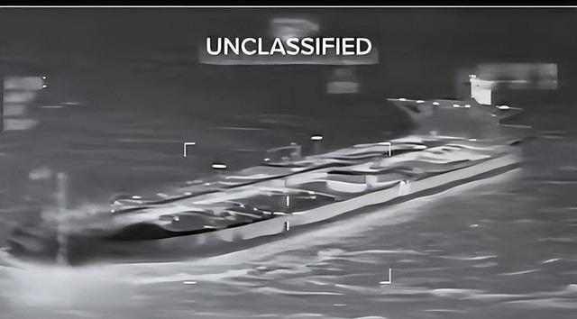 彻底不演了！特朗普宣布，从委扣押的中国油轮，将由美国永久保留