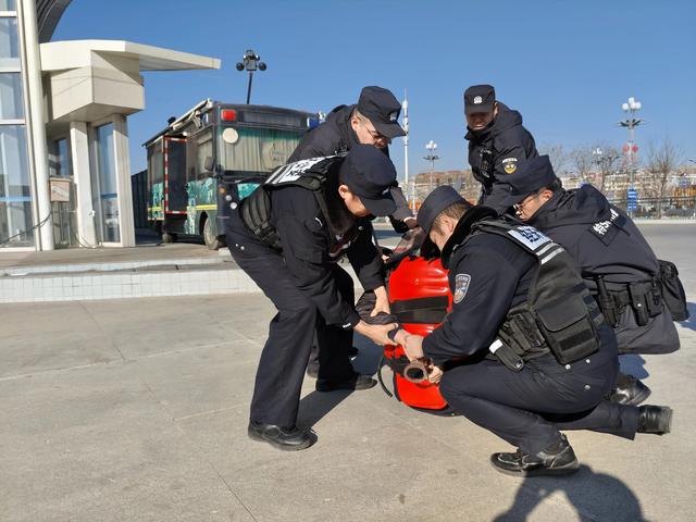 自相残杀？德国军队和警察闹乌龙，街头互相开火，一名士兵受伤