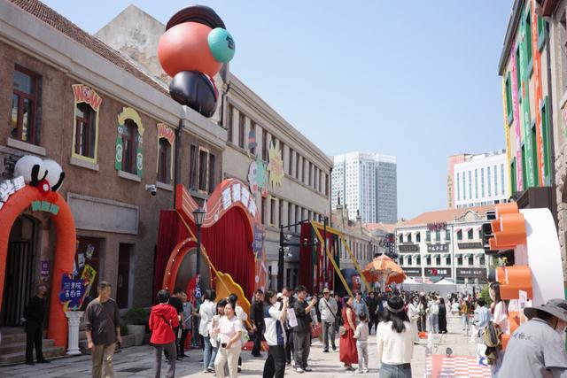 不打卡也能爱上青岛！轮渡追海鸥和早市啃馒头，体验本地人生活