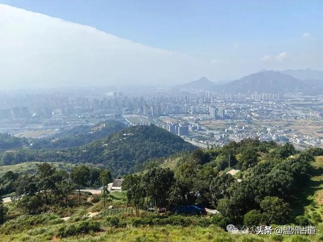 周末休闲好去处!探寻汉朝古寨千年古村,登悬空观景台一览绝美