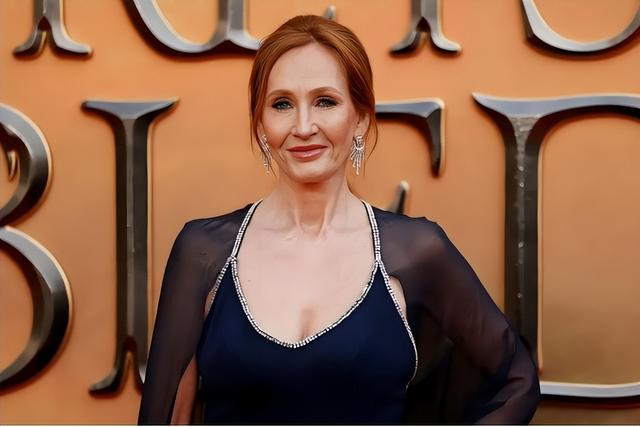 拥枪派死于枪下的讽刺！柯克身亡后美悼念失控，言论不正确成大罪