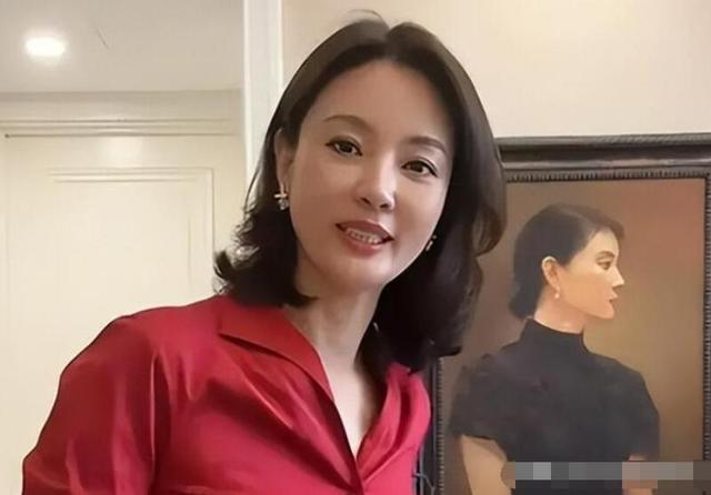 央视48岁女主持人被释和尚牵连，她的过往被扒，网友倒吸一口凉气