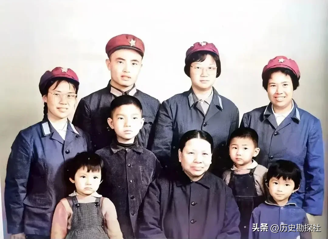 刘思齐有多美？1949年的一张留影，那年她19岁气质非凡！