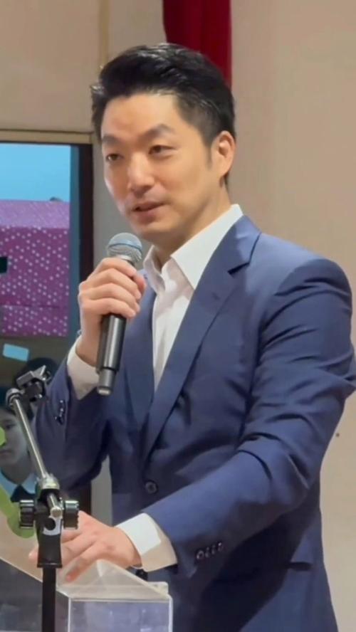 蒋万安再次亮明立场，坚持反对两岸统一，郑丽文也让中国人寒心了