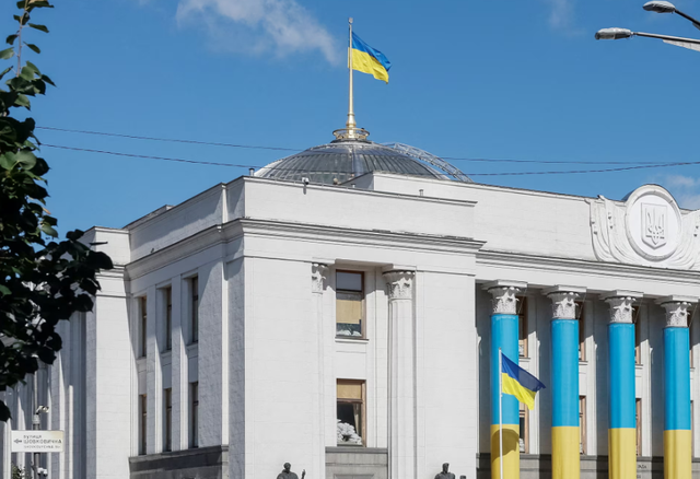 特朗普和普京联手做局？泽连斯基赴美求救，或将上演鸿门宴