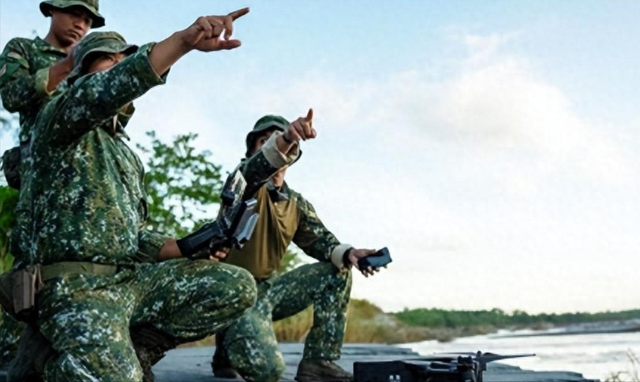 武统还没开始，上百台军飞行员集体跑路	，台专家：统一已有新模式