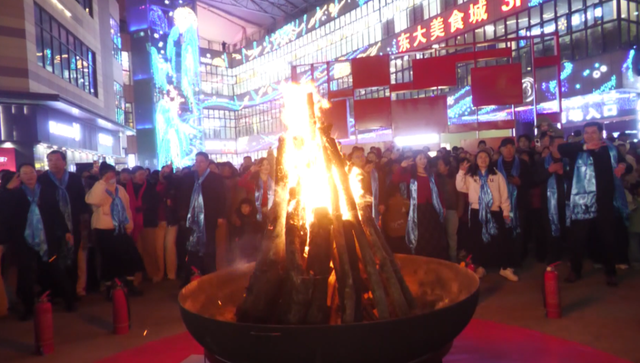 篝火燃动夜经济 文化体验聚人气