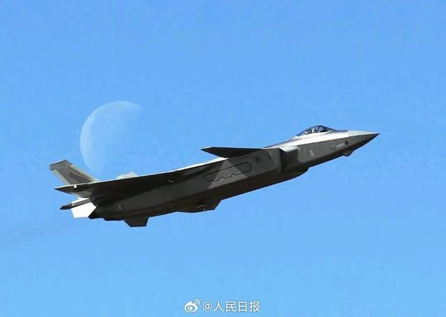 转存收藏！人民日报出图#当明月遇上国之重器#，浪漫又硬核↓↓