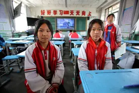突发火情，宁夏3名小学生冲进居民楼逐层敲门救人图片