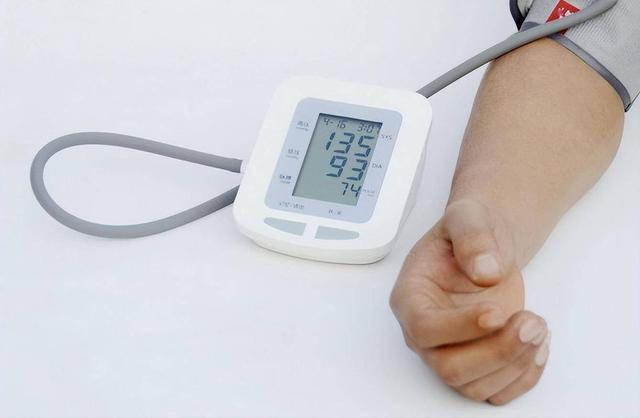 又一起吃降压药出事！医生苦劝：冬天吃降压药的人，要注意这8点