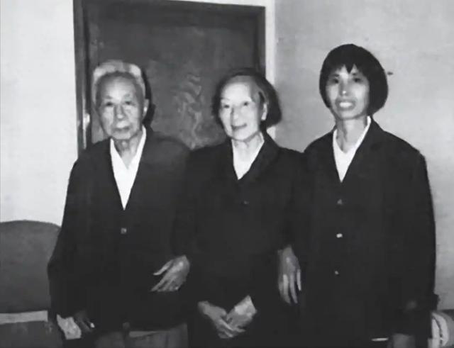 三过草地的女红军当农民，朱老总怒斥当地领导：你知道她是谁吗？