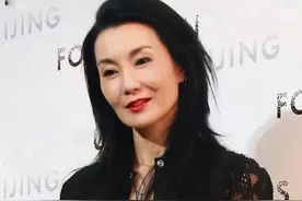 今年58岁的影后张曼玉，不婚无子，正在优雅老去图片