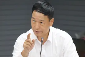 解放军没放一枪一炮，岛内已传投降声，台退将：台军怎么打都是输图片