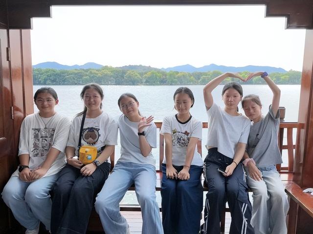 科技探秘、文化寻根、诗意赏湖……这场公益夏令营，带领青少年解锁成长新体验