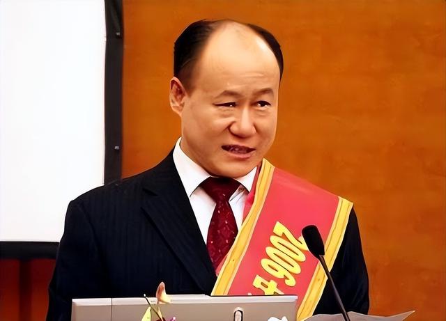 成本2毛骗农民200亿，花1亿请赵本山代言，创始人下场大快人心