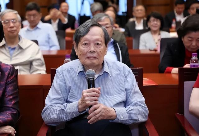 杨振宁的终身遗憾：22岁小舅子在他家自尽，父亲至死都未原谅他