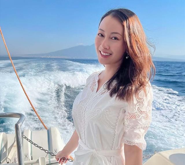 突发！香港知名女星在网上售卖大尺度照片，疑似陷入经济困难