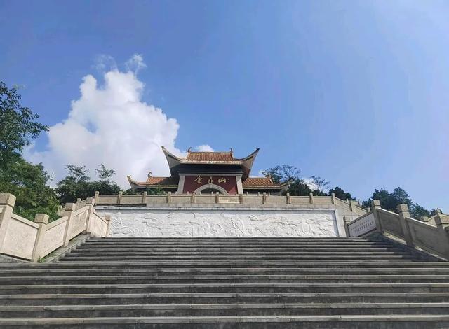 贵州遵义的金鼎山