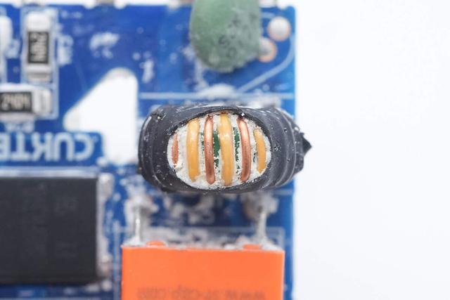 小米120W澎湃秒充+100W PD快充，酷态科10号超级电能充mini拆解