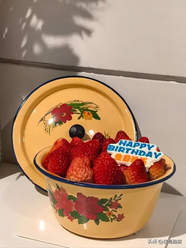 警惕“消费刺客”！全国多地排队抢购，98元一串的糖葫芦值不值？