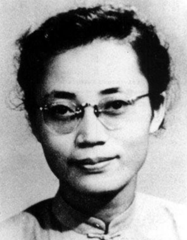 82年台湾老人带一盒骨灰回到大陆，中央：补开追悼会，葬进八宝山