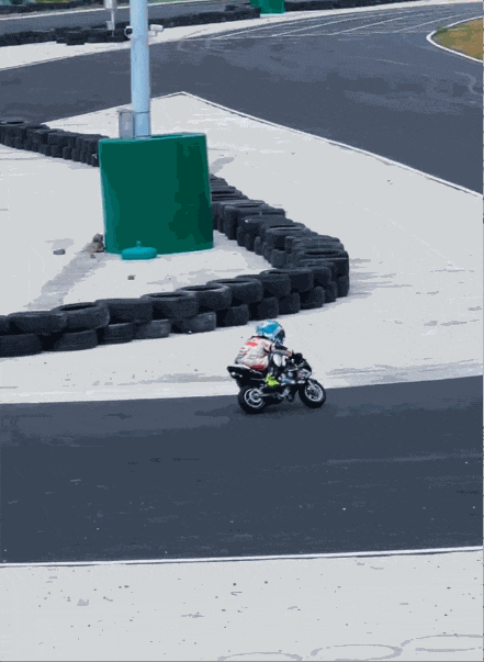 90岁还在玩车的爷爷，比我活得精彩多了