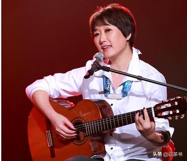 事实证明，和王刚离婚24年的成方圆，已经变成了他高攀不起的样子