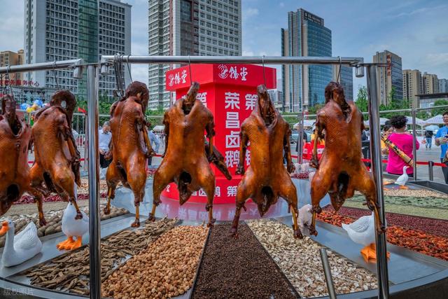 没景点没资源！三小城凭啥从“网红” 变 “长红”？