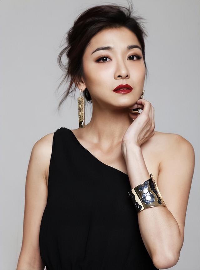 陪睡陪玩只是冰山一角，知名女星再曝潜规则，下药被性侵反遭威胁