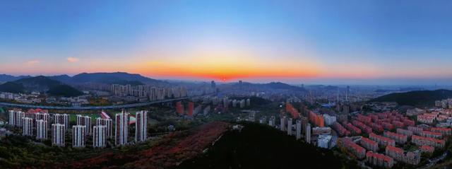 新华社聚焦+国家地理推荐！济南蝎子山“鸳鸯锅”秋景太惊艳了！