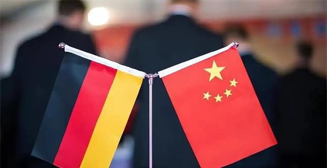 想打仗？奉陪到底!德国彻底不忍了，中国给的3件法宝够对付美国
