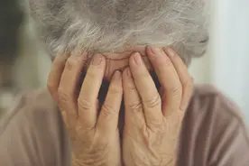 不要错把艾滋病当皮肤病，身体若有3变化，可能是艾滋病发出信号图片