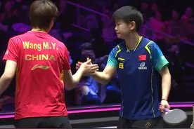 残暴，4-0吊打！孙颖莎把决赛打成表演赛！王曼昱0:8都忘叫暂停了图片