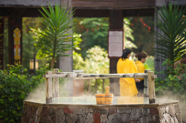 美如仙境！韶关这个地方迎来今年首场冰挂雾凇景观，秋冬来旅行，赏雪泡泉看红枫为你安排好了