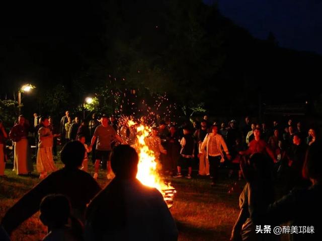 放大招 | 10月1日至6日，入住天台后山，即享烧烤+威士忌+音乐会！等你来嗨～