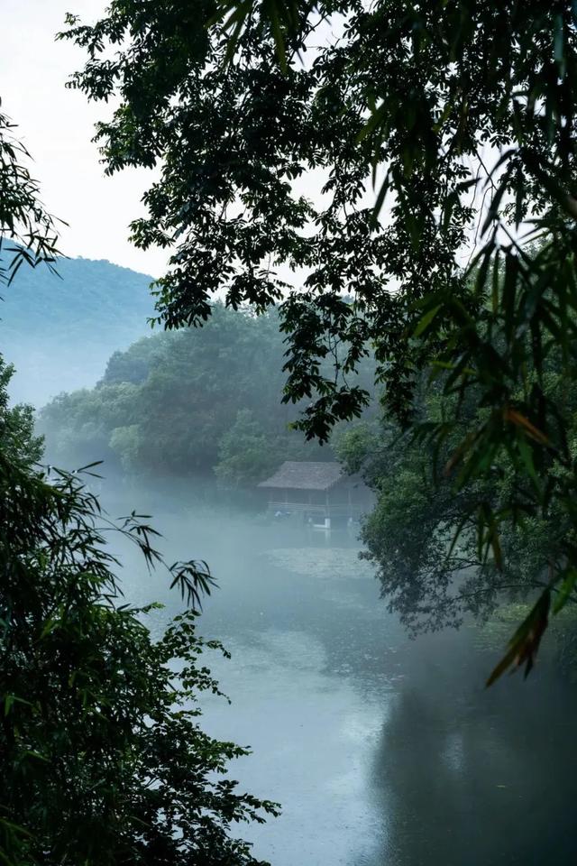 “总要去一趟江南吧，适合江南旅行的诗意文案”