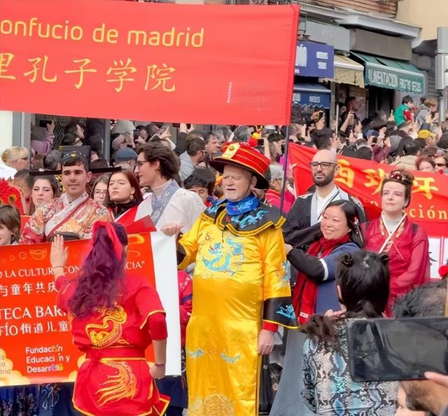 美媒惊叹：中国春节正在席卷全球！世界为什么突然爱上中国年？