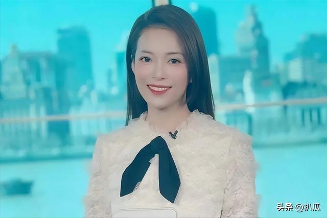 她曾是上海台主持人，如今在仓库打包卖水果，单身带儿子独自生活