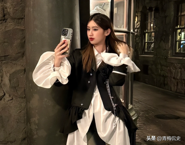 徐帆回应离婚五个月后，冯小刚再惹争议	，养女徐朵竟成了导火索