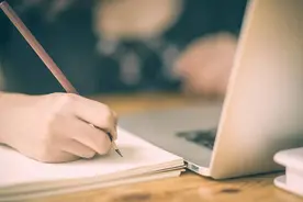 分享儿子现在怎么自学英语的，给那些没有报课外班的一点启示图片